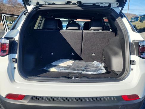 New 2026 Jeep Compass Latitude image 14