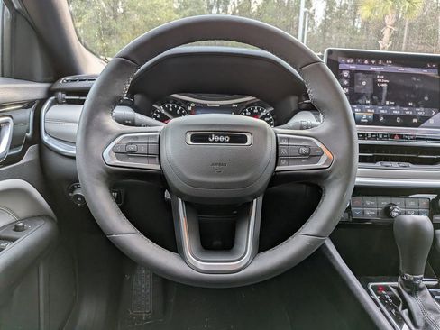 Used 2024 Jeep Compass Limited image 16