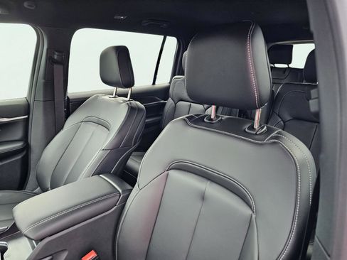 New 2026 Jeep Grand Cherokee L Limited RWD image 18