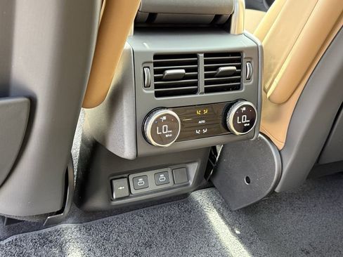 New 2026 Land Rover Discovery Dynamic SE image 12