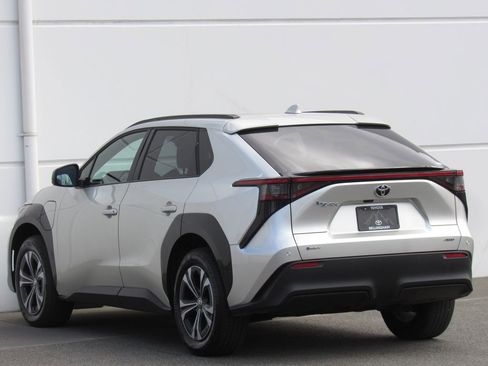 Used 2024 Toyota bZ4X XLE w/ Weather Package image 3