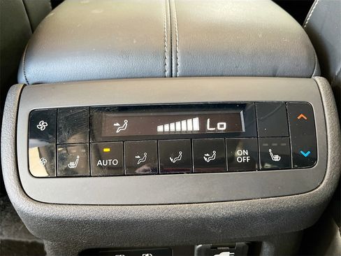 Used 2024 Nissan Pathfinder Platinum image 27