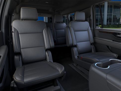 New 2025 Chevrolet Suburban Premier image 17