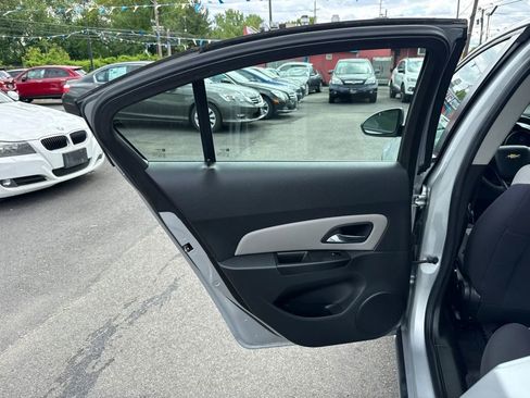 Used 2013 Chevrolet Cruze LS FWD image 36