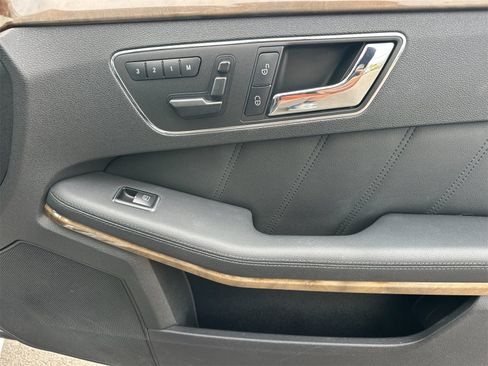 Used 2010 Mercedes-Benz E 550 E 550 image 17