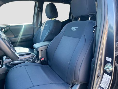 Used 2020 Toyota Tacoma TRD Off-Road AWD/4WD image 19