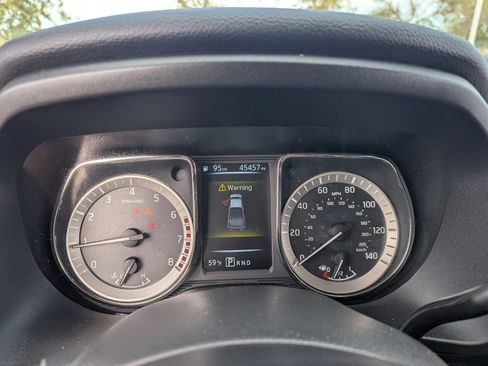 Used 2018 Nissan Titan SV image 29