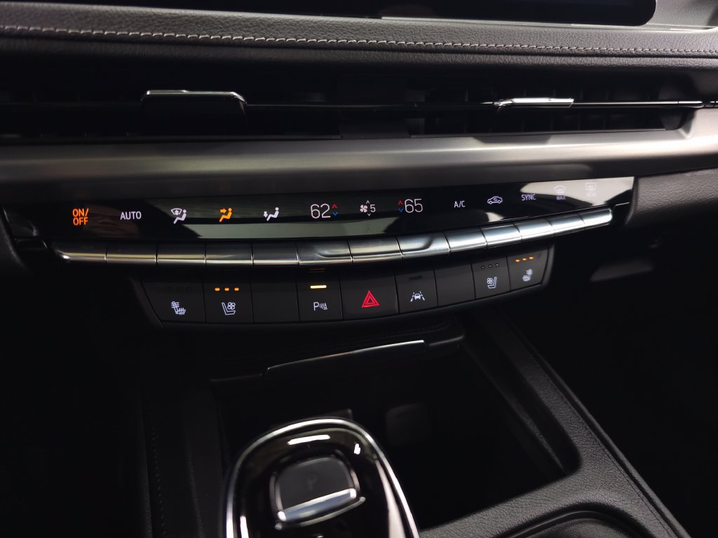 Used 2024 Cadillac XT4 Premium Luxury AWD/4WD image 28