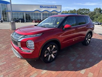 Used 2025 Mitsubishi Outlander SE