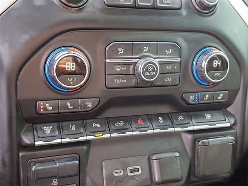 Used 2020 Chevrolet Silverado 2500 LTZ w/ LTZ Premium Package image 18