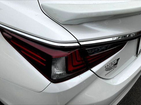 Used 2021 Lexus ES 250 w/ Luxury Package image 32