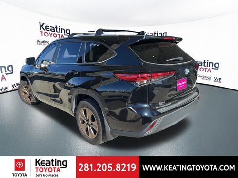 Certified 2023 Toyota Highlander Bronze Edition image 10