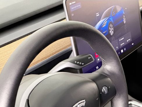 Used 2023 Tesla Model Y Long Range image 34