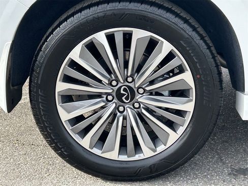 New 2026 INFINITI QX80 Luxe image 7