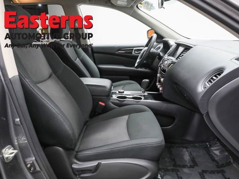 Used 2020 Nissan Pathfinder S image 26