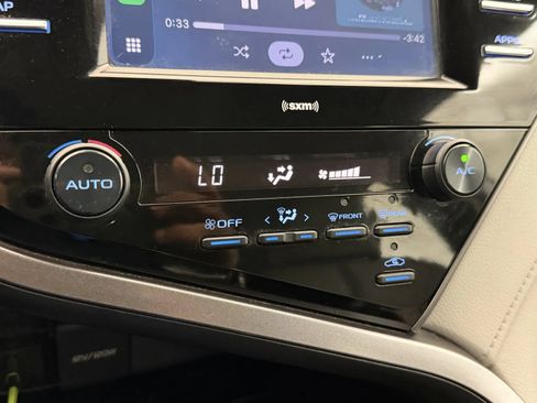 Used 2020 Toyota Camry SE FWD image 21