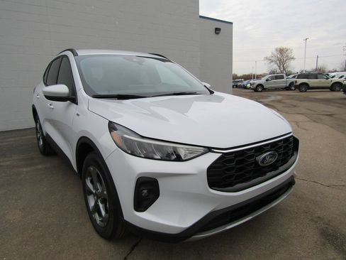 Used 2025 Ford Escape ST-Line Select w/ Tech Pack #1 AWD/4WD image 9