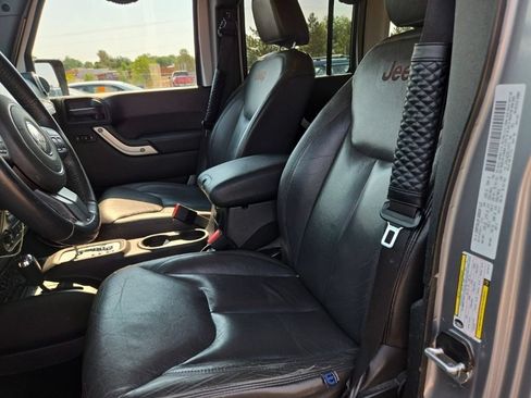 Used 2014 Jeep Wrangler Unlimited Sahara w/ Max Tow Package AWD/4WD image 8