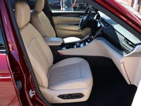 Used 2023 Jeep Grand Cherokee L Limited w/ Luxury Tech Group II AWD/4WD image 52