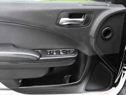 Used 2017 Dodge Charger SE w/ Blacktop Package image 15