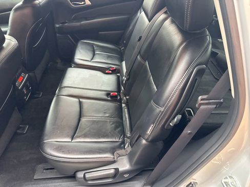 Used 2018 Nissan Pathfinder SL image 21