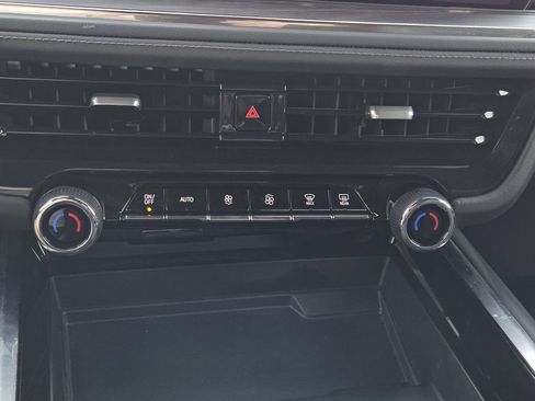 Used 2025 Chevrolet Tahoe LS AWD/4WD image 18