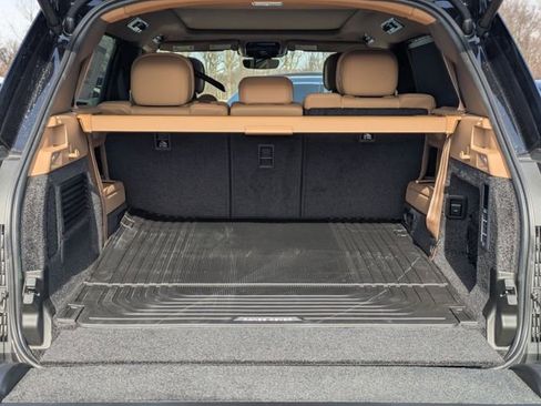 New 2026 Land Rover Range Rover Long Wheelbase SE image 16