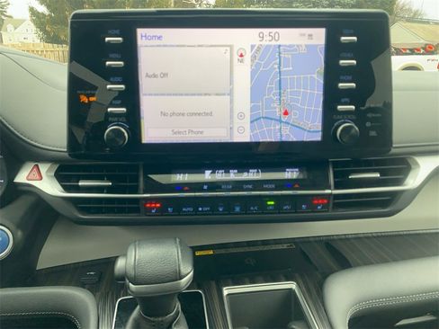 Used 2021 Toyota Sienna Limited w/ Protection Package (TMS) image 21
