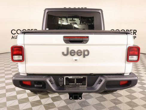 Used 2022 Jeep Gladiator Overland w/ Popular Equipment Package AWD/4WD image 21