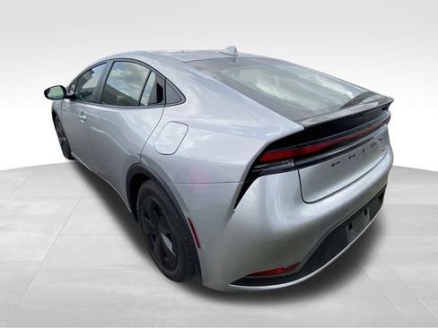 Used 2025 Toyota Prius LE image 8