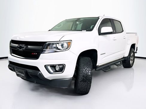 Used 2019 Chevrolet Colorado Z71 AWD/4WD image 2