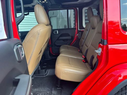 Used 2021 Jeep Wrangler Unlimited Sahara w/ Dual Top Group AWD/4WD image 8