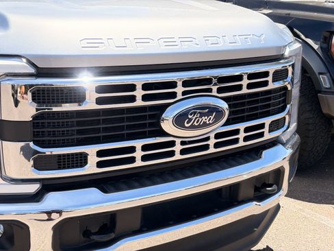 Used 2023 Ford F250 XLT w/ FX4 Off-Road Package AWD/4WD image 4