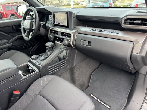 Used 2025 Toyota Tacoma SR5 image 37