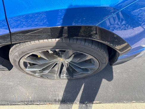 Used 2019 Lamborghini Urus AWD/4WD image 3