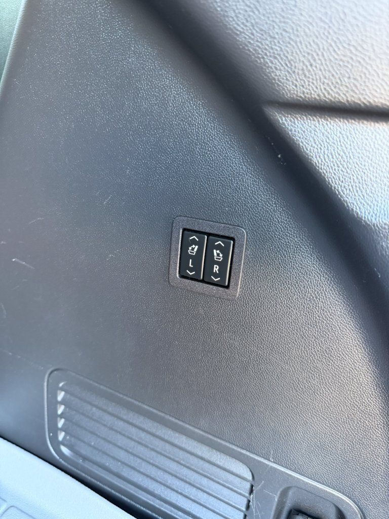 Used 2021 Buick Enclave Avenir AWD/4WD image 23