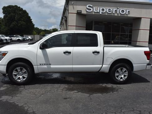 Used 2023 Nissan Titan SV RWD image 9