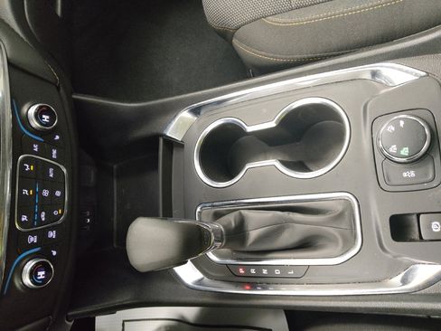 Used 2021 Chevrolet Traverse LT image 26