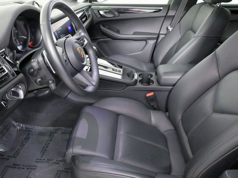 Used 2024 Porsche Macan image 34