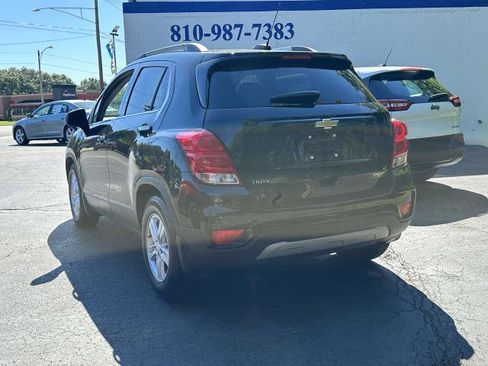 Used 2018 Chevrolet Trax LT w/ LT Convenience Package image 3