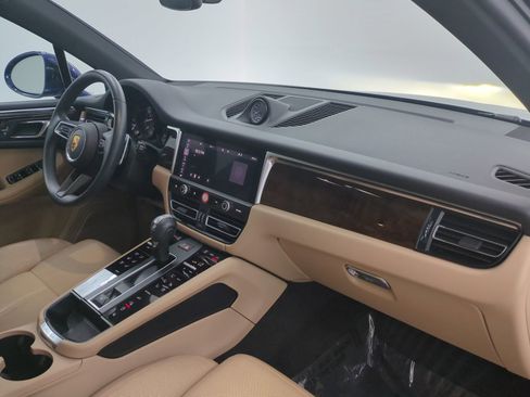 Certified 2023 Porsche Macan AWD/4WD image 25