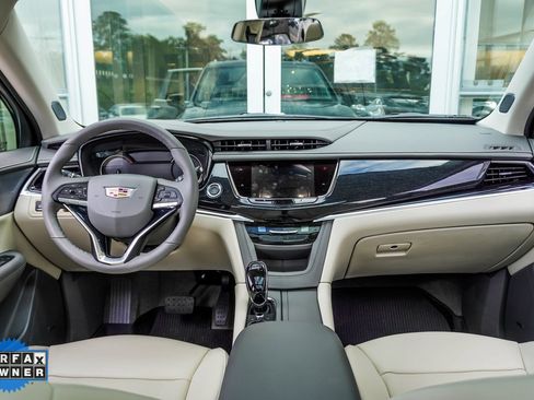 Used 2025 Cadillac XT6 Premium Luxury image 16
