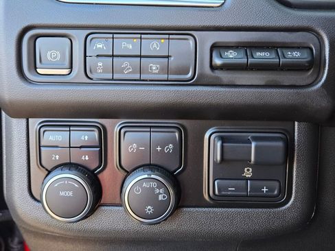 Used 2024 Chevrolet Suburban Premier w/ Premium Package AWD/4WD image 19
