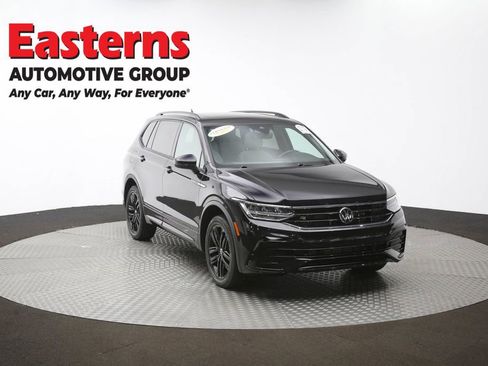 Used 2022 Volkswagen Tiguan SE R-Line image 51