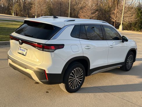 Certified 2025 Volkswagen Tiguan S image 10