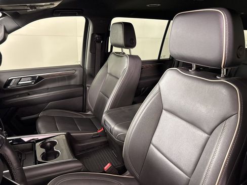 Used 2025 Chevrolet Suburban Premier image 29