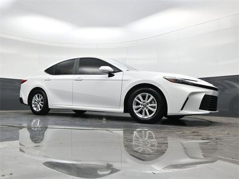 Used 2025 Toyota Camry LE w/ Convenience Package image 30