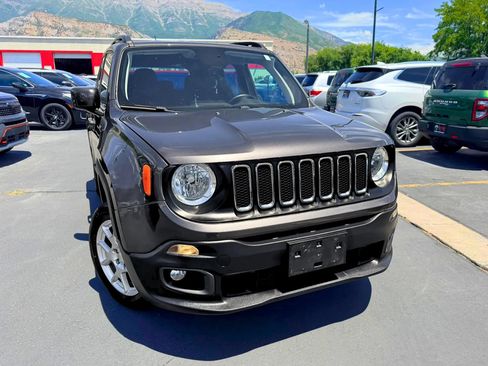 Used 2018 Jeep Renegade Latitude w/ Cold Weather Group AWD/4WD image 2