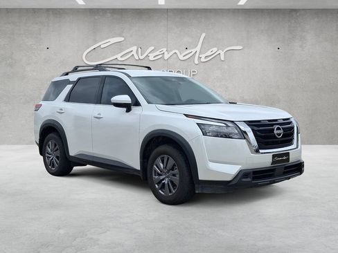 Certified 2025 Nissan Pathfinder SV FWD image 2