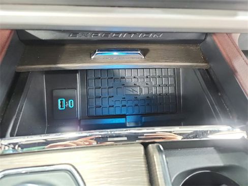Used 2024 Ford Expedition Limited image 31